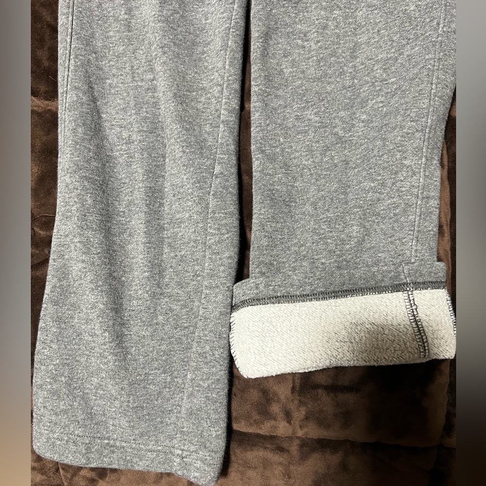 Under Armour Sweatpants. Color gray, size M. Straight legged. #GNK3VXK400743